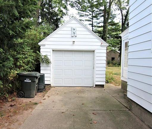 3rd image of 2460 Westwood St