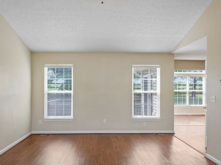 443 Indian Lake Dr — Photo 5