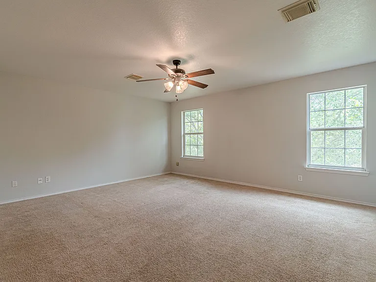 164 Springtree Holw — Photo 32
