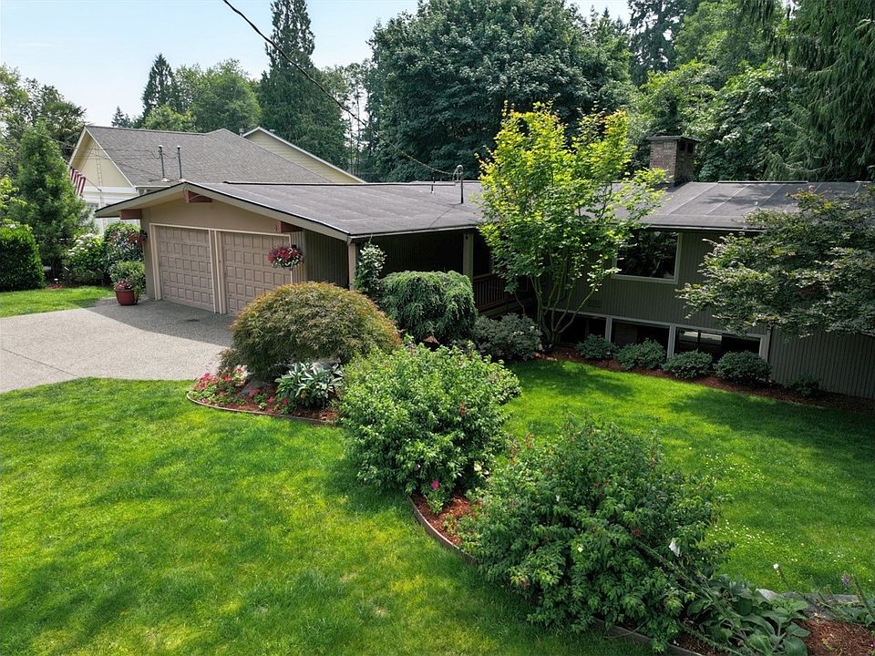 1st image of 2215 Woodcrest Drive SE