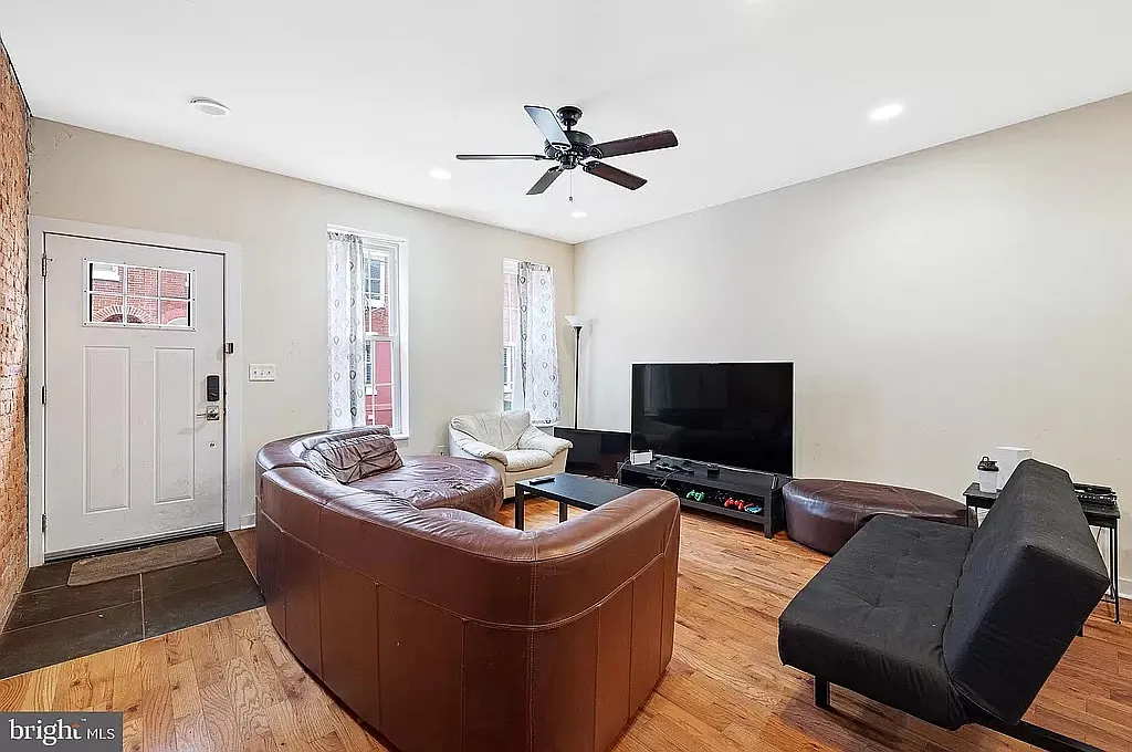 5 bed, 4.5 bath, 2200 sqft, $550 — Photo 3