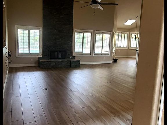 5th image of 438 E Ascot Pl