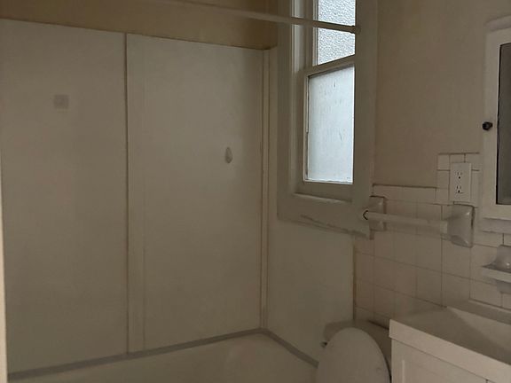 3rd image of 115 Algonquin St #1