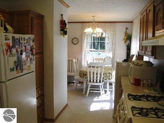 3rd image of 4367 W Circle Dr NE
