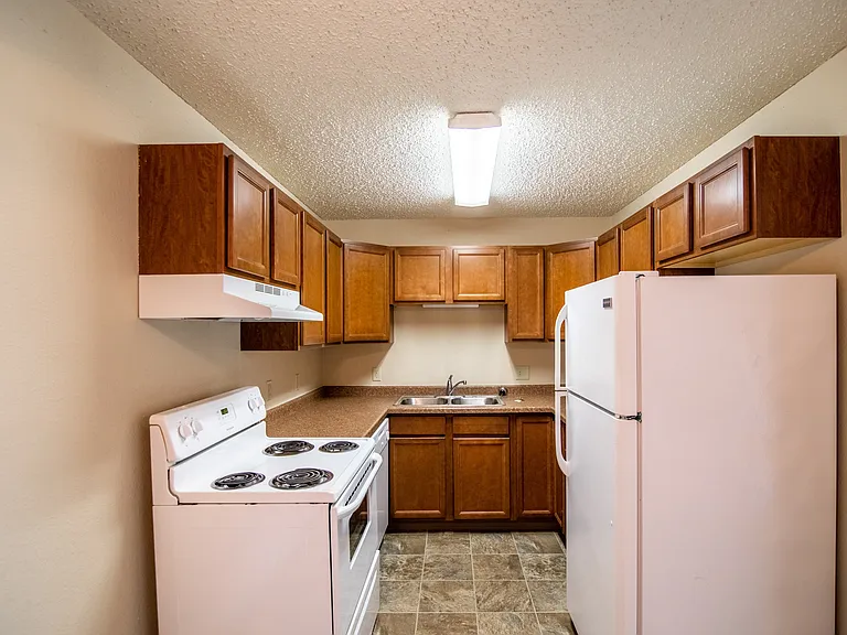Eastbrook Apartments — Photo 6