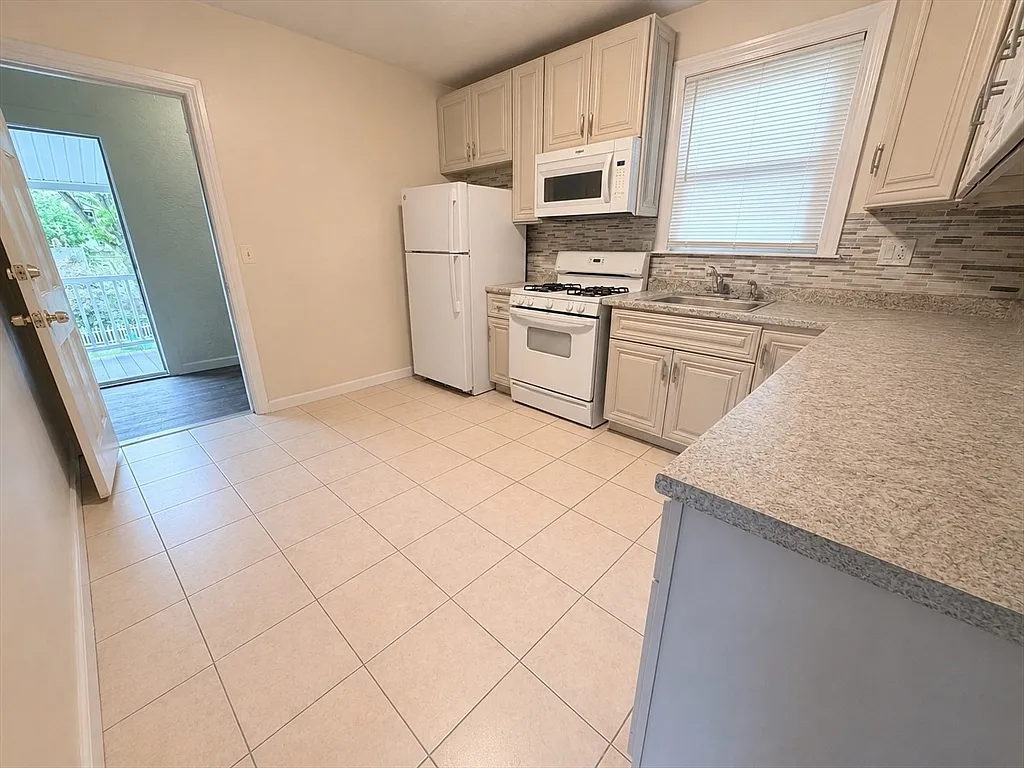 Building Photo - 41 Daniels St #41