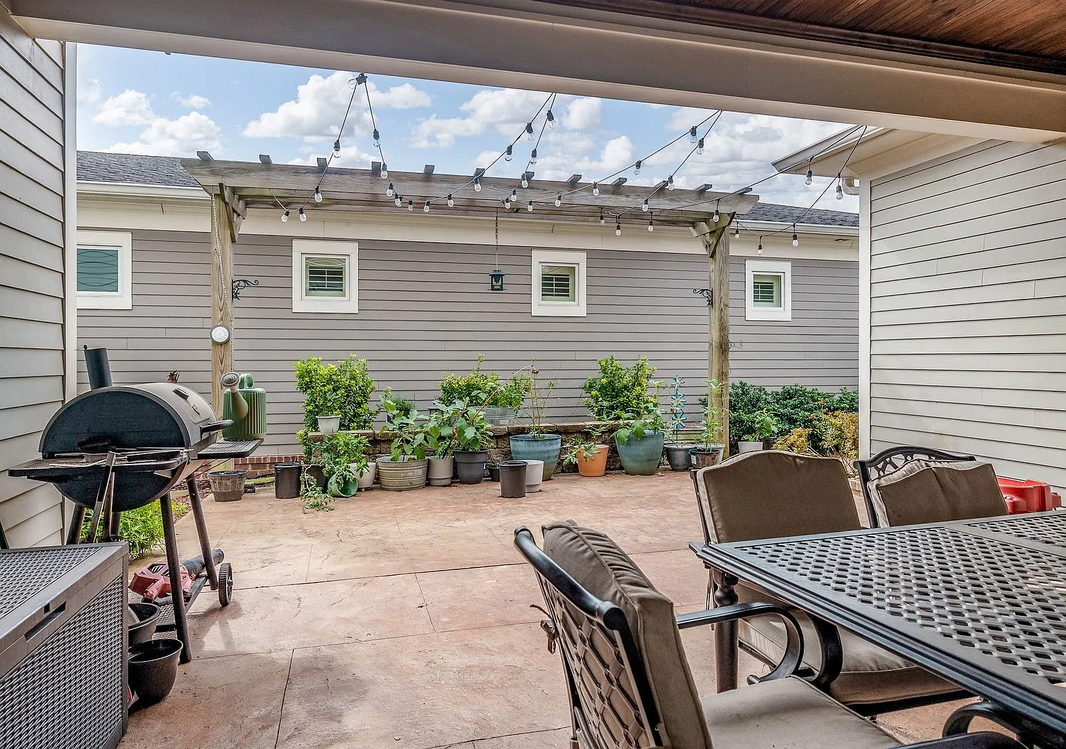 4 bedroom home located in The Townes of North River — Photo 2