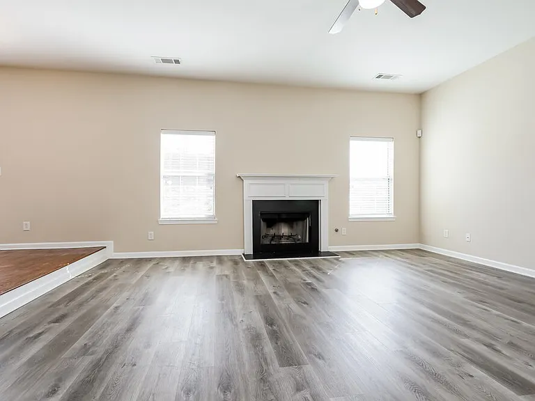 3752 Sunbridge Dr — Photo 4