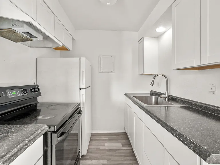 1717 E Mission Ave — Photo 9