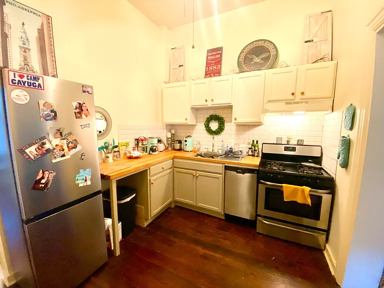 119 S Queen St #2 — Photo 4