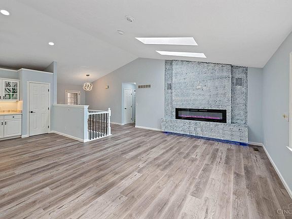 3rd image of 325 Princewood Ct