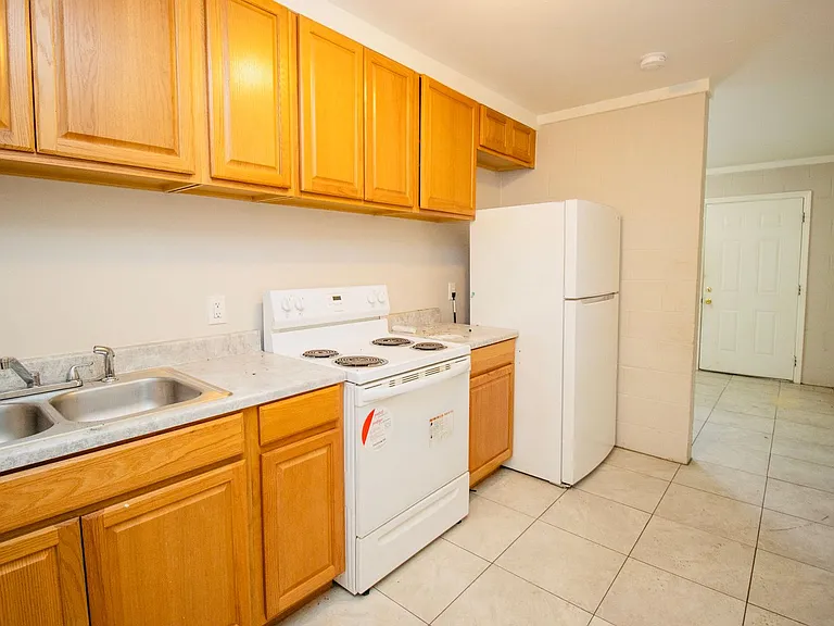 2447 Gervais St #B — Photo 6