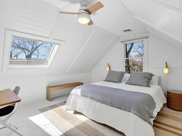 28 Robins Ln — Photo 16