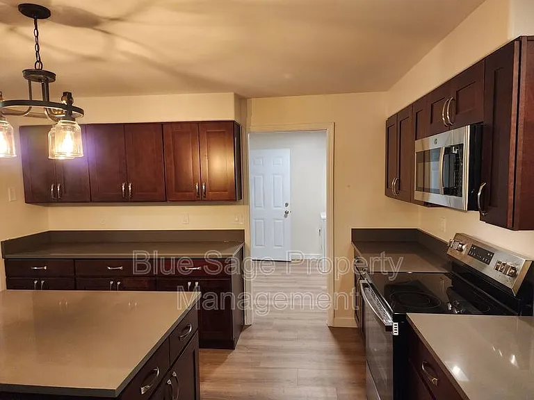 1965 Baker View Dr — Photo 13