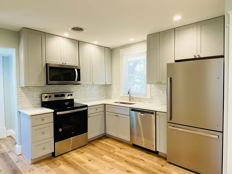 2507 Seminary Ave. — Photo 19