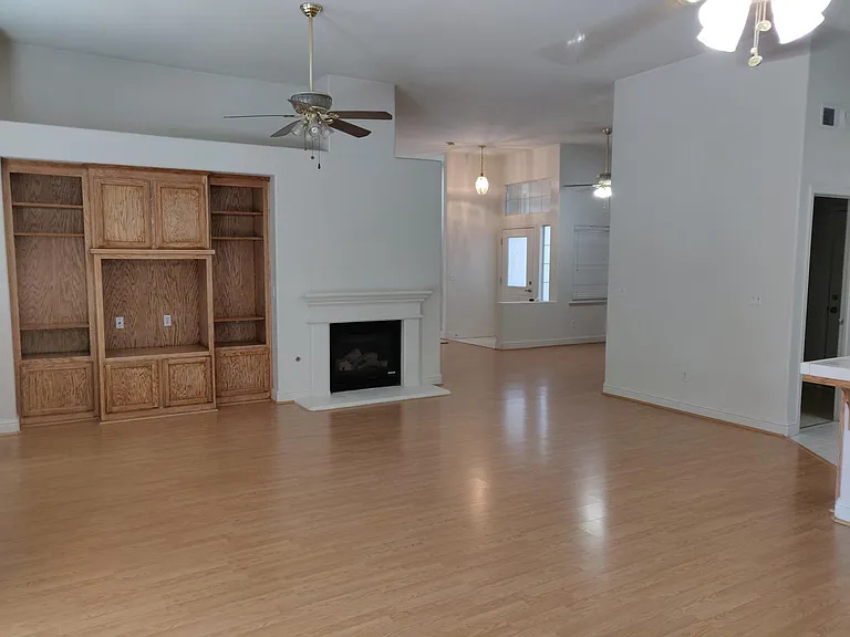 1826 N Holly Ave — Photo 6