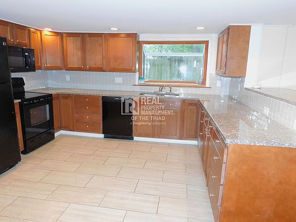 3rd image of 511 Park Ter