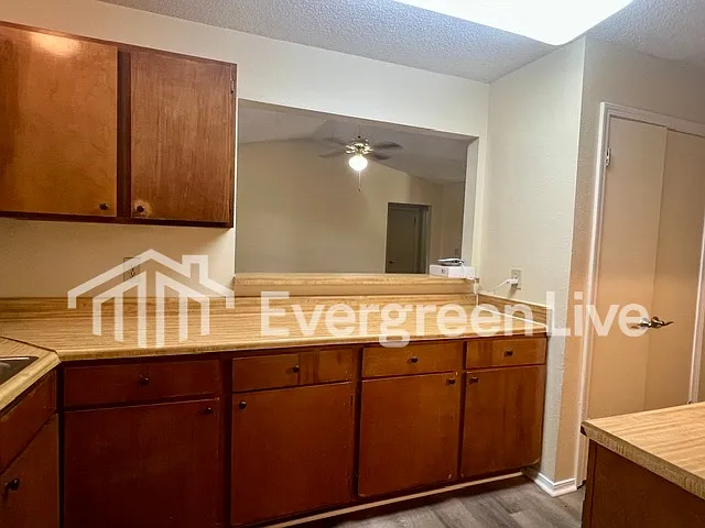 115 Willow Gardens Ct — Photo 8