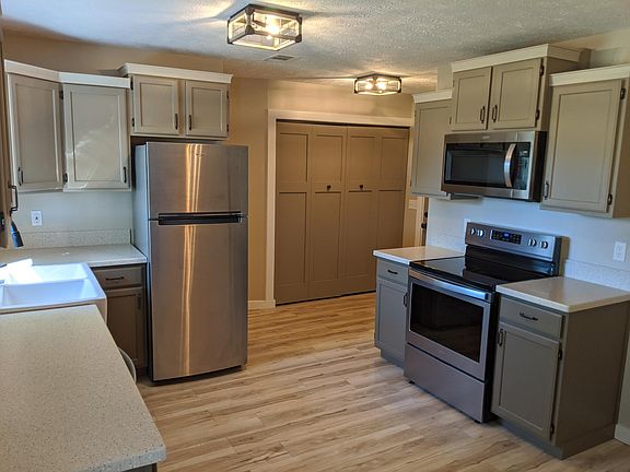3rd image of 306 Remmington Cir