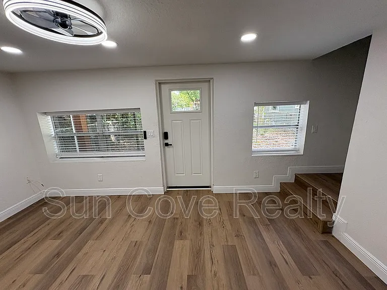 807 E Genesee St #1/2 — Photo 8