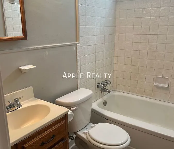 1611 Ward St — Photo 7