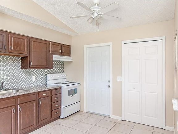 4th image of 2641 Derby Dr
