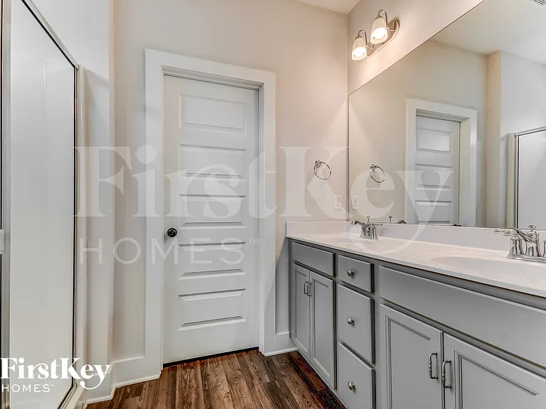 1410 Woodridge Pl — Photo 10