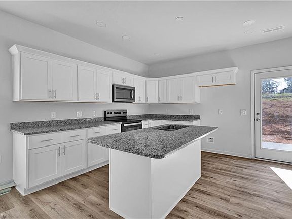 5th image of 625 East St