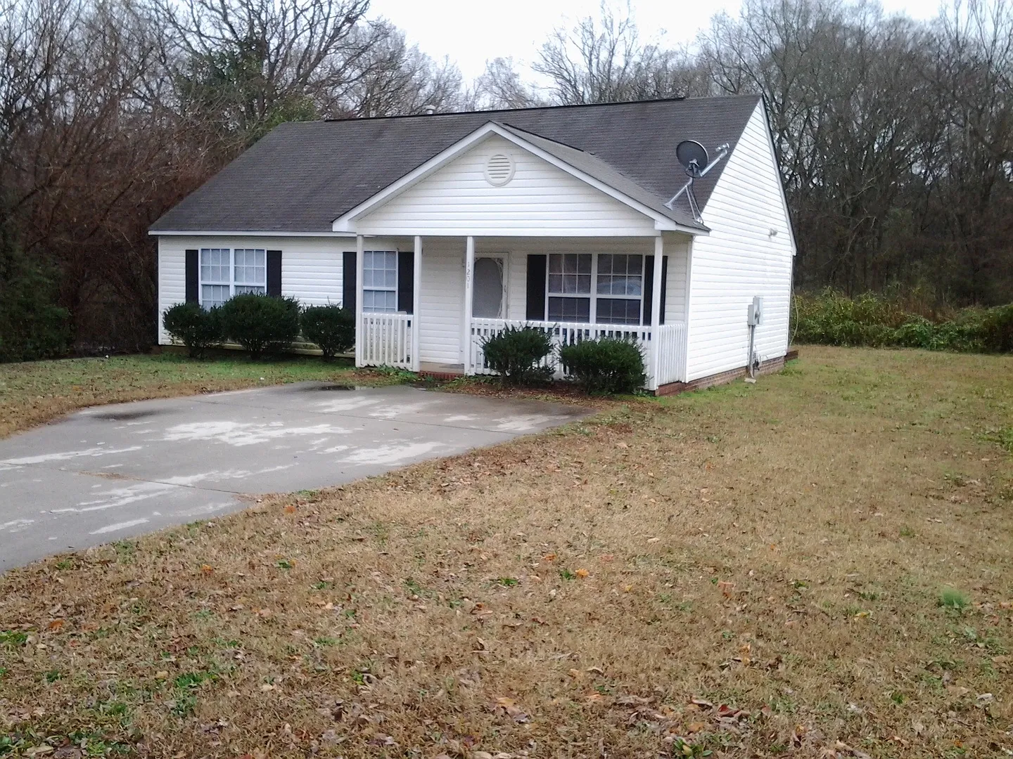 3 Bedroom, 2 Bathroom Home — Photo 1