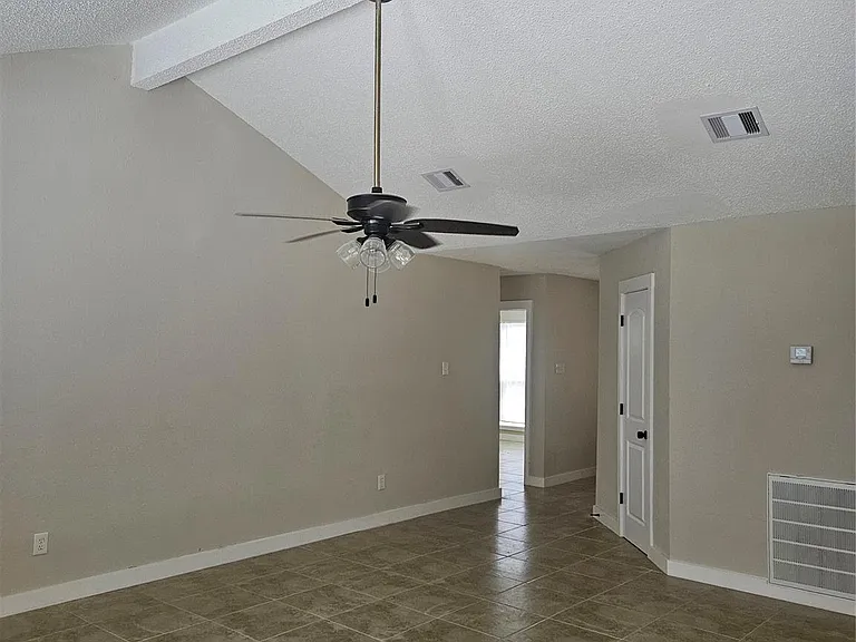 4920 Deerwood Cir — Photo 2
