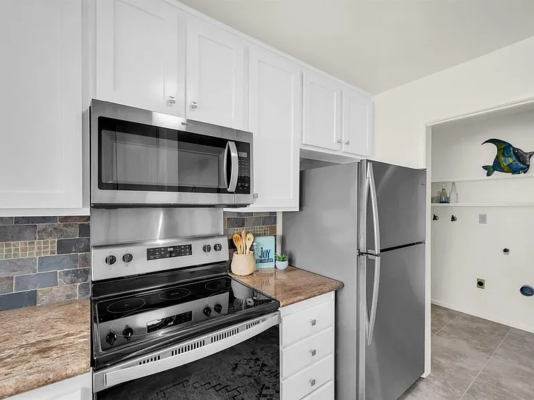 208 Hartnell Pl #208 — Photo 10
