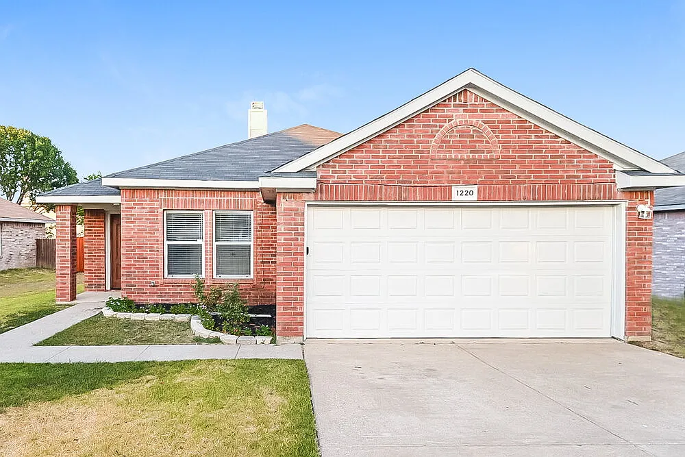 3 bed, 2.0 bath, 1454 sqft, $2,065 — Photo 1