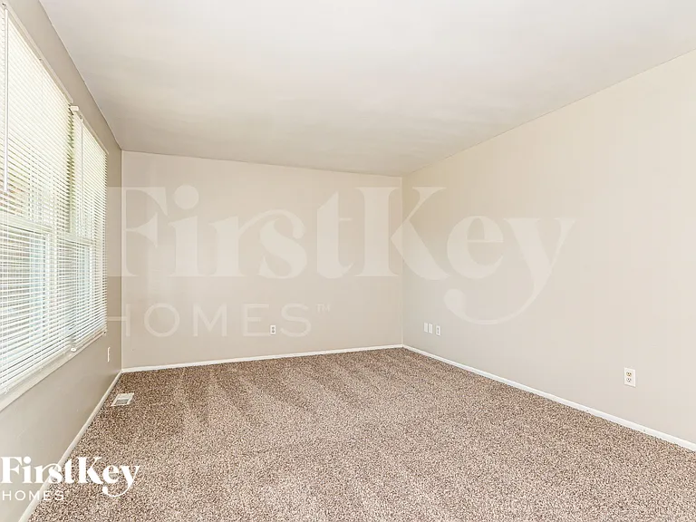 634 Watkins Glen Dr — Photo 3