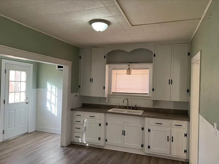 327 N Austin Ave — Photo 7
