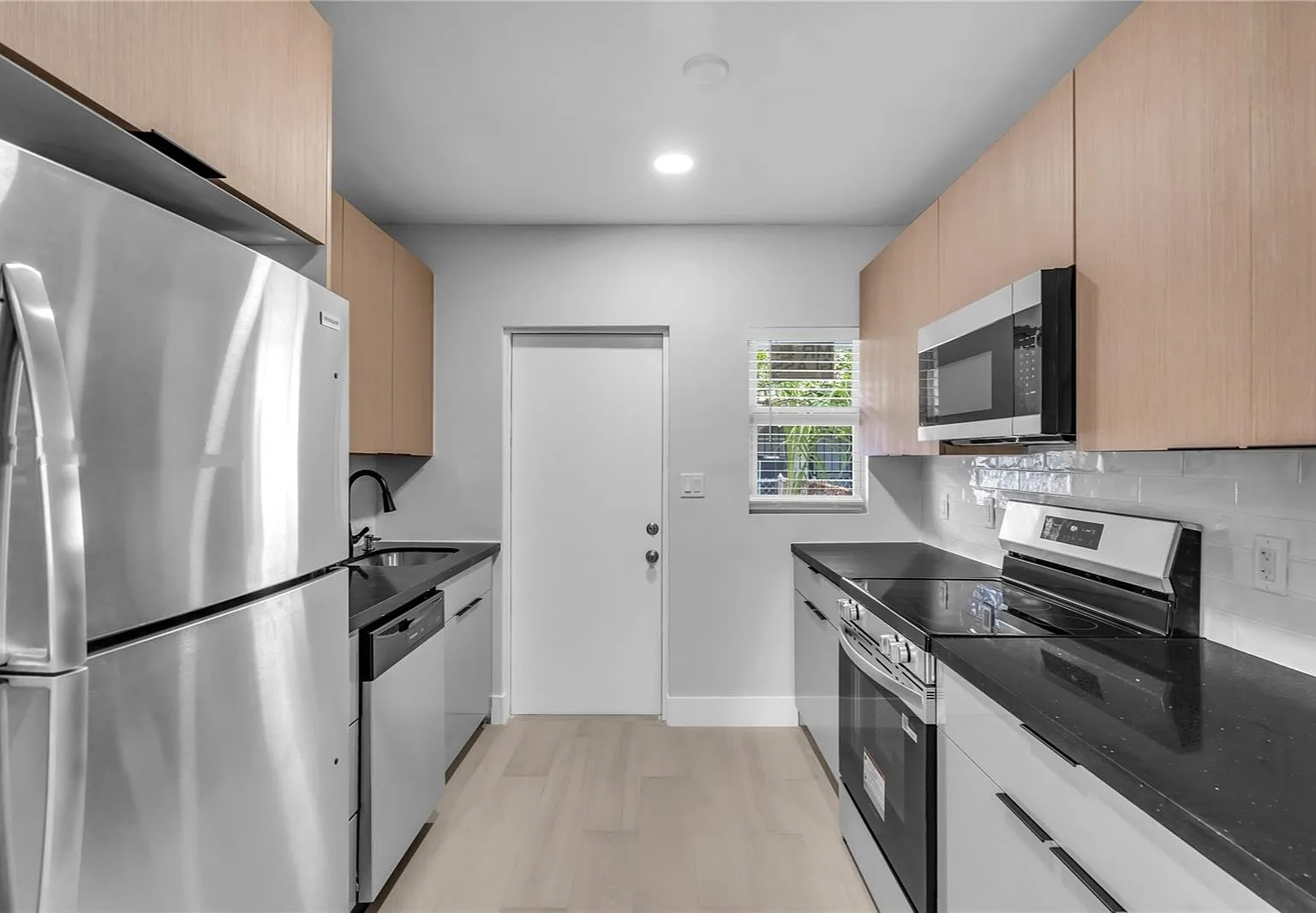 2 bed, 1596 sqft, $2,550 — Photo 2