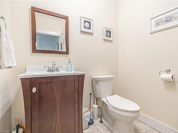 3rd image of 318 Frederick St