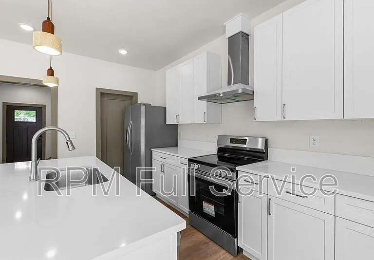 2400 Buchanan St — Photo 9
