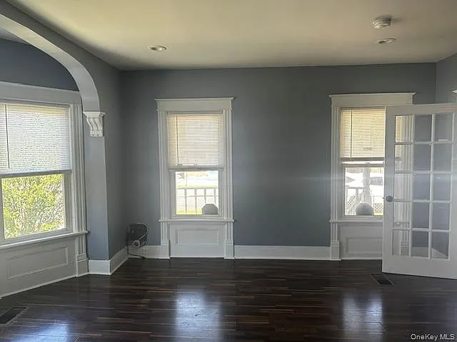 3 bed, 1.0 bath, 1365 sqft, $2,350 — Photo 2
