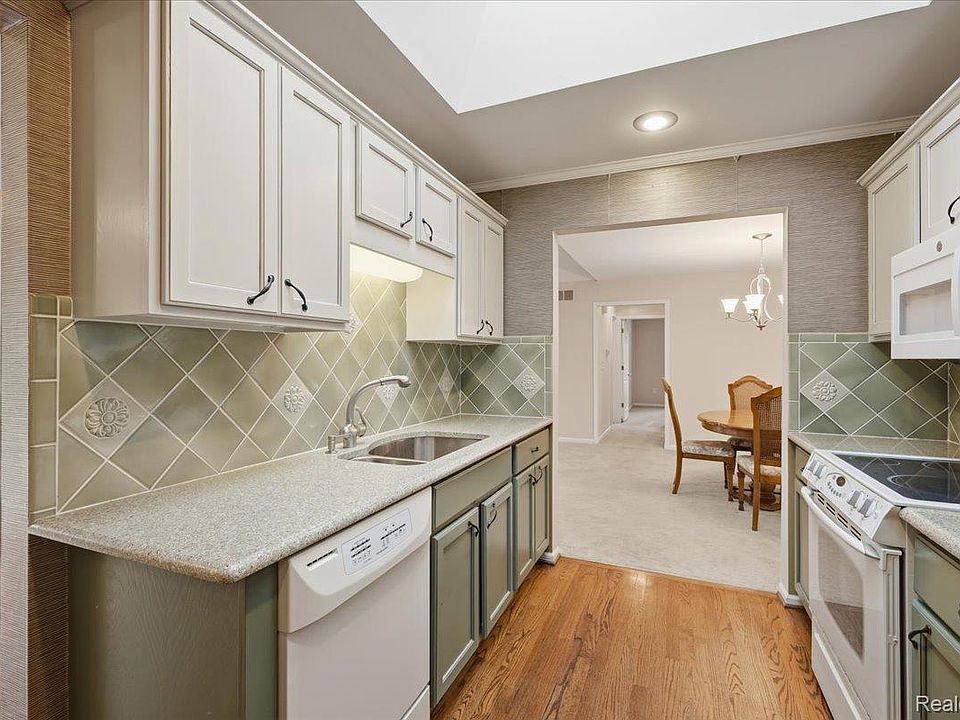 48461 Newcastle Ct, photo 10