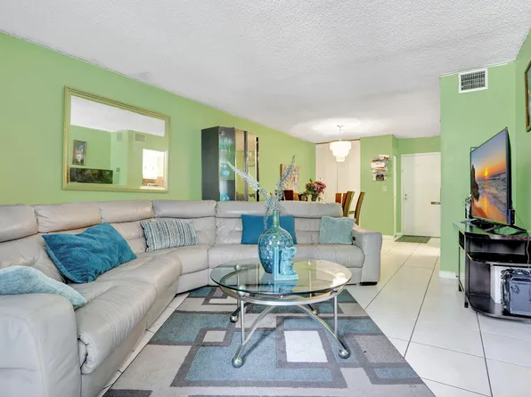 2029 NW 46th Avenue #E204, Lauderhill, FL 33313