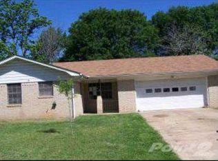 111 Sequoia Dr, Palestine, TX 75803