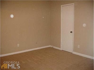 LARGE MASTER BEDROOM!