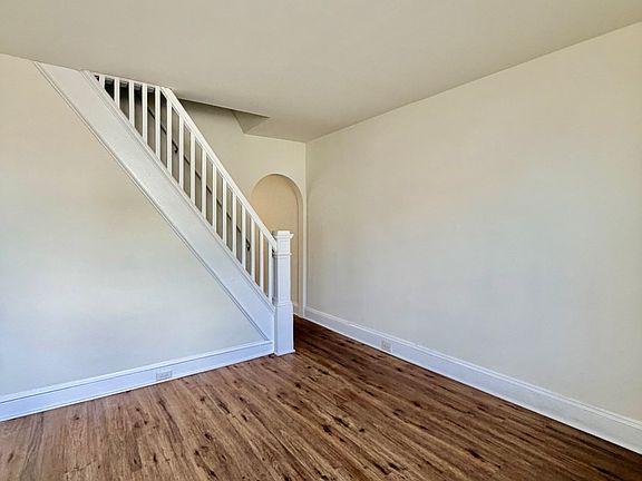 2nd image of 1844 Hart Ln