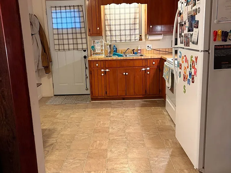 305 Church St — Photo 1