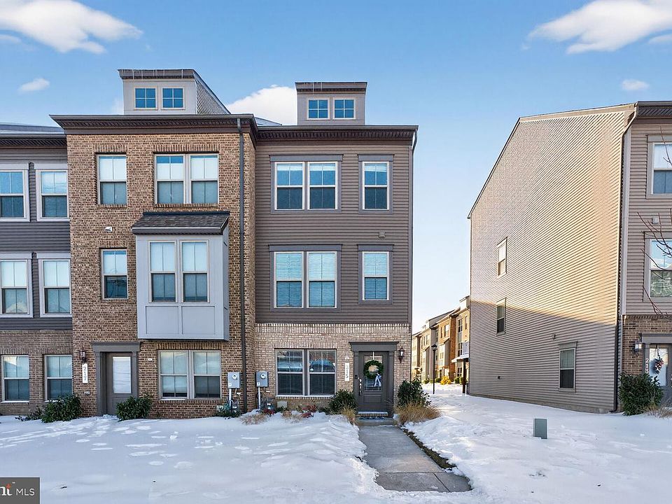 1st image of 215 Phoenix Dr
