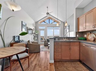 169 S Rockyledge Vw NW #10, Calgary, AB T3G6B1