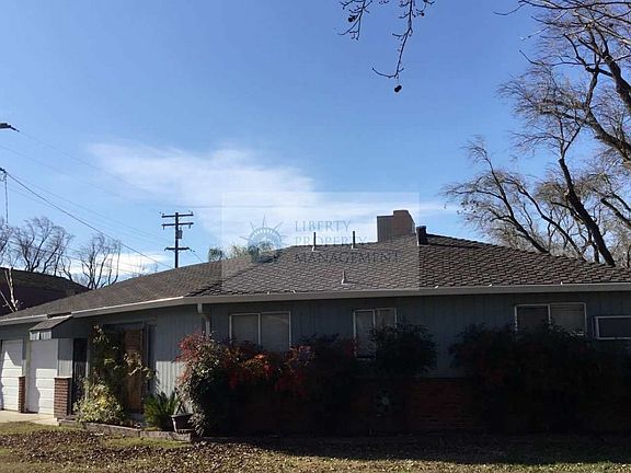 2nd image of 1402 Oakwood Dr
