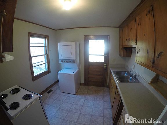 4th image of 7 Bristol Dr #B