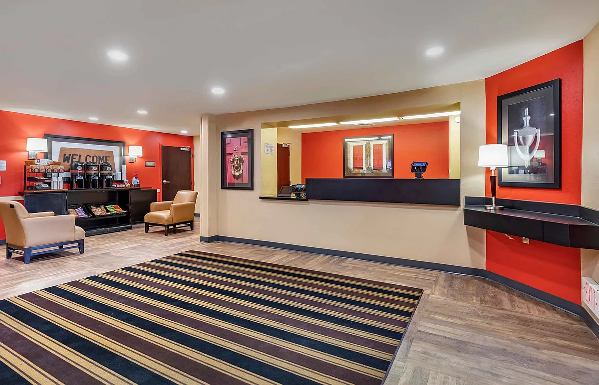 Lobby and Guest Check-in - Austin - Northwest-Arboretum