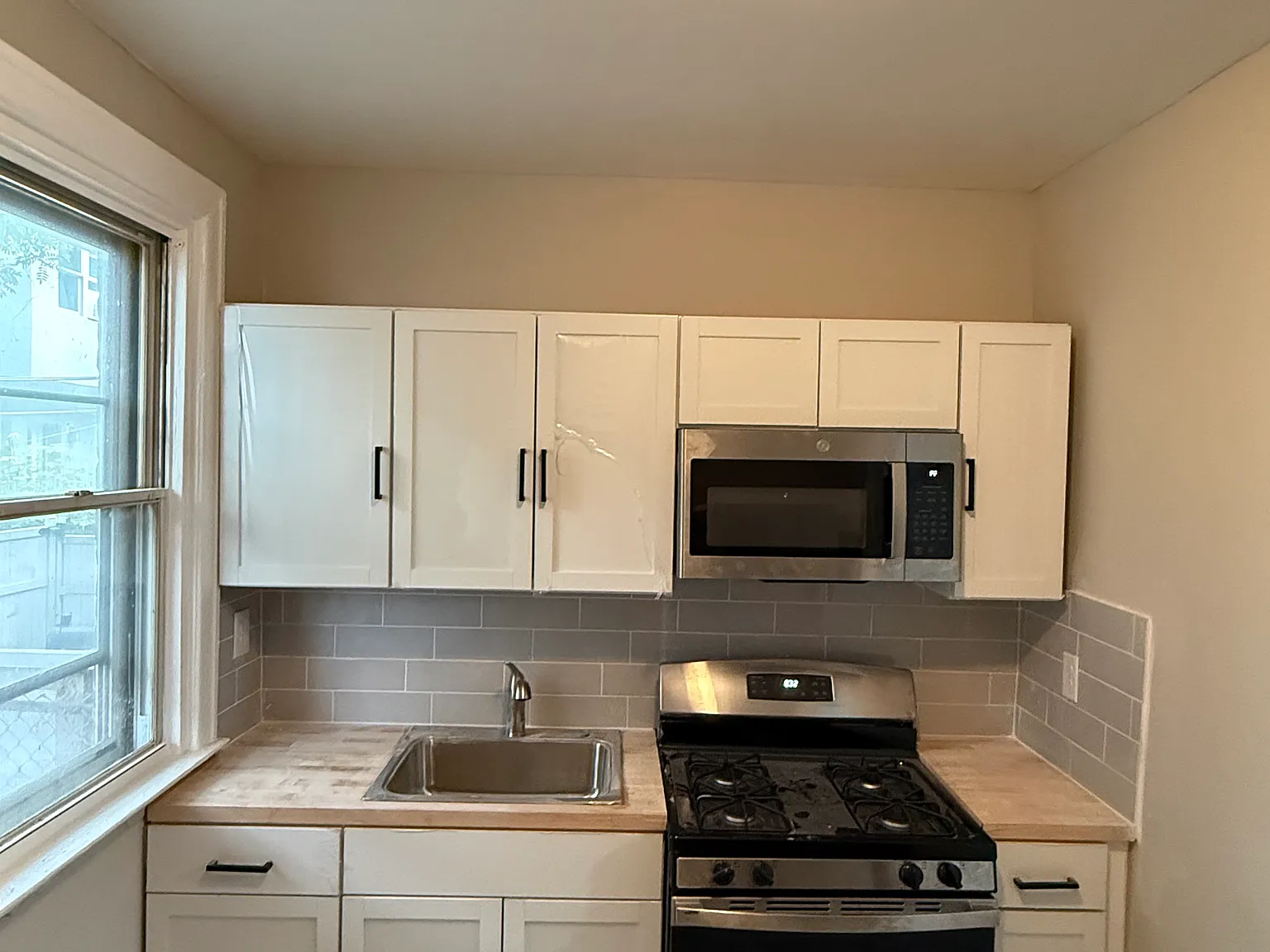 3 bed, 1200 sqft, $1,800 — Photo 4